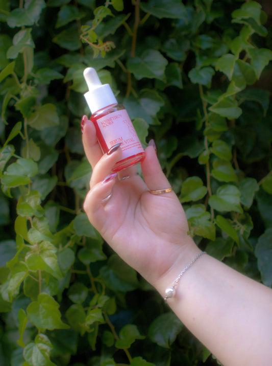 Sérum Elixir Vital - soin anti-âge inspiré des recettes vampiriques du XVI siècle, formulé par des pharmaciens