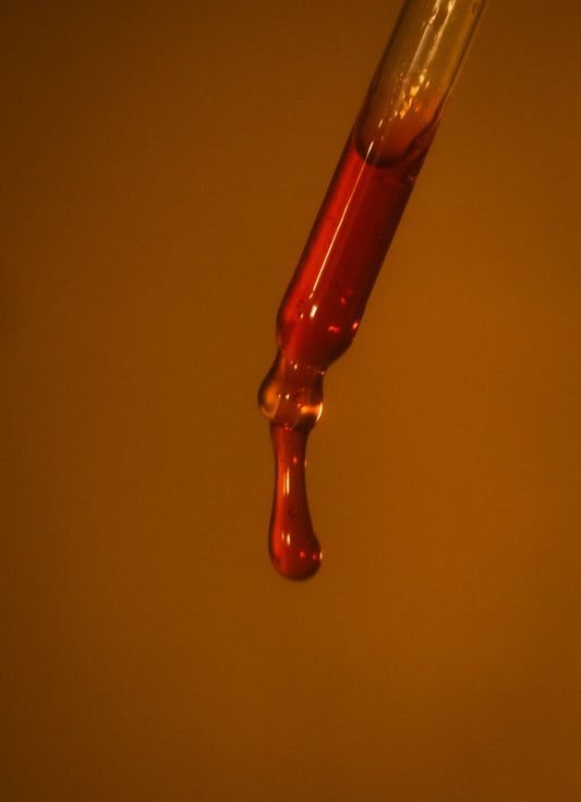 Sérum Elixir Vital - soin anti-âge inspiré des recettes vampiriques du XVI siècle, formulé par des pharmaciens