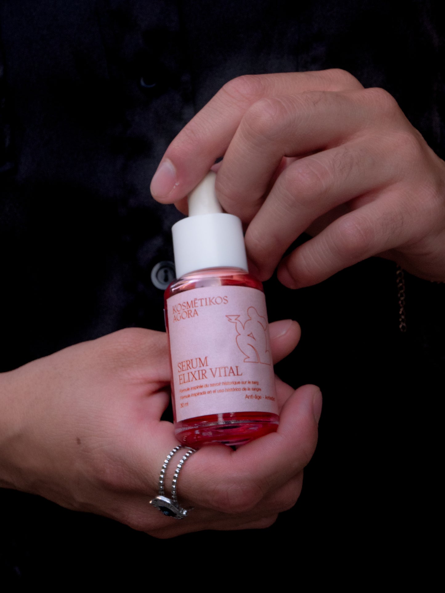Sérum Elixir Vital - soin anti-âge inspiré des recettes vampiriques du XVI siècle, formulé par des pharmaciens