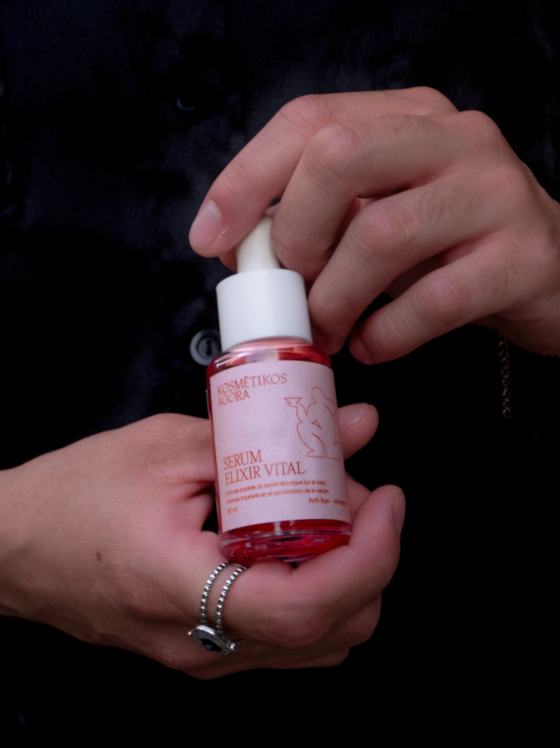 Sérum Elixir Vital - soin anti-âge inspiré des recettes vampiriques du XVI siècle, formulé par des pharmaciens
